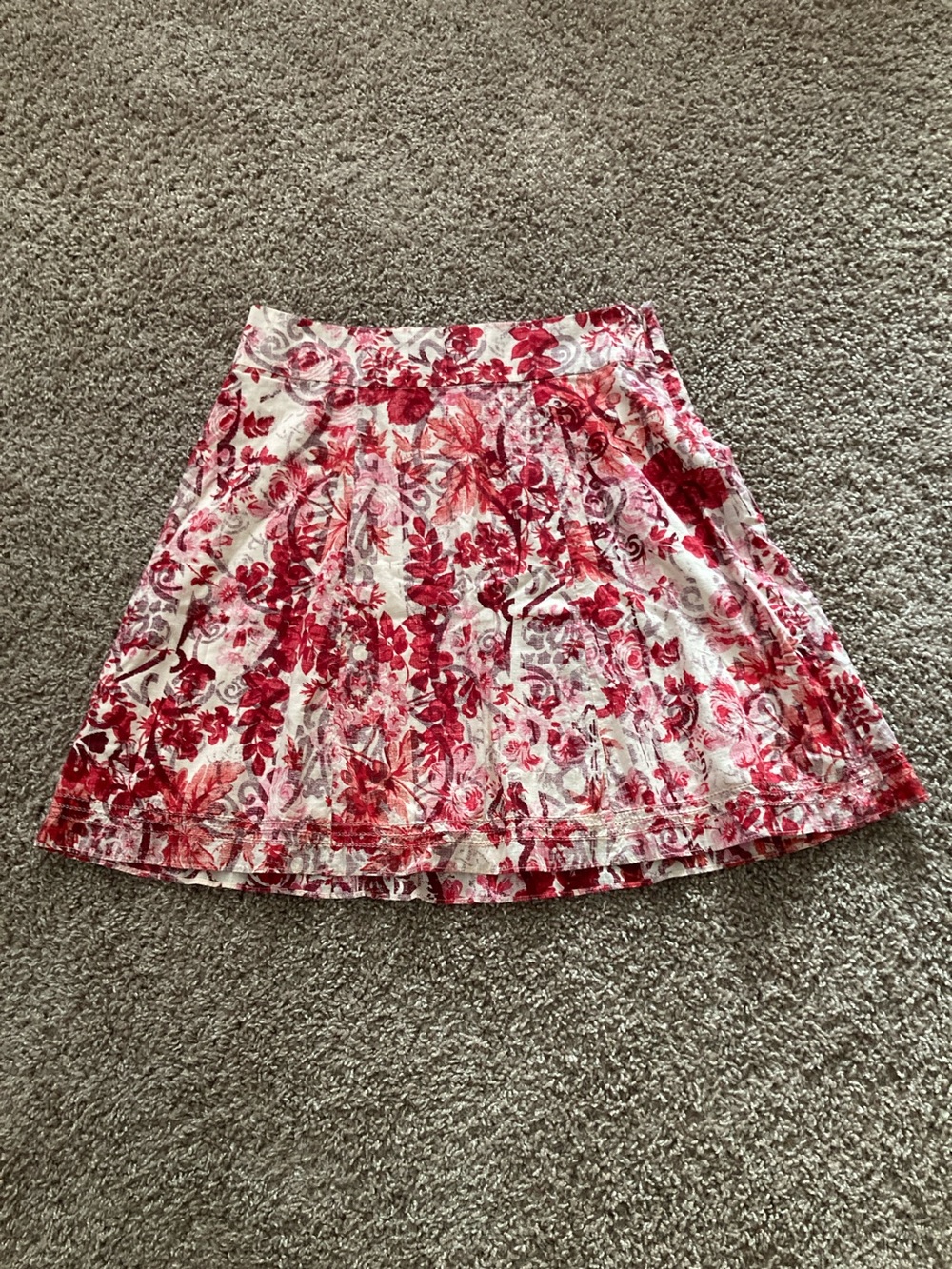 GAP Fresh-for-Fall Red Floral Skirt, Fully Lined, sz. 4, Classic w/ a Boho Twist